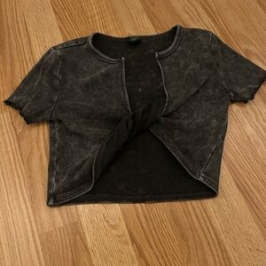 Cropped cris cross size small t shirt